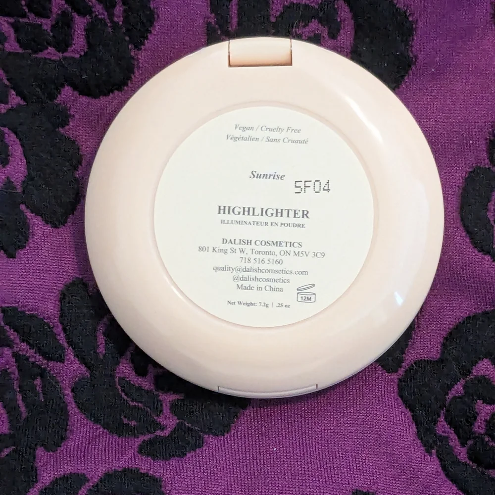 🌅 New Da Lish Highlighter In Sunrise - Soft Golden Glow 🌅